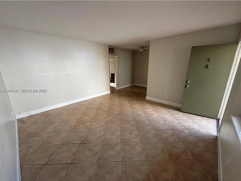 115 Calabria Ave #5 — Photo 4