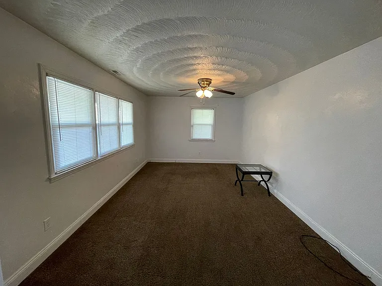 1341 Devonshire Ct — Photo 12