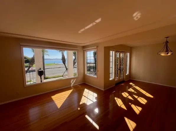 3516 Crown Point Dr, San Diego, CA 92109