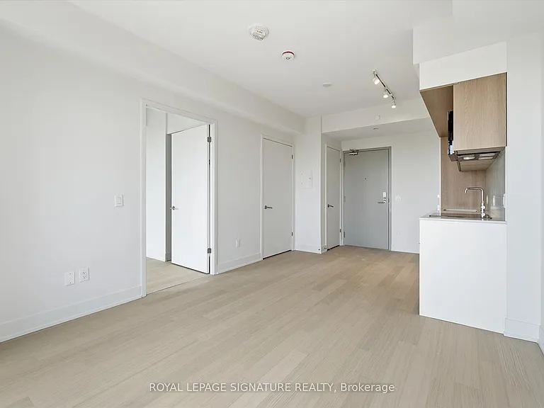 322 Dupont St #1004 — Photo 15