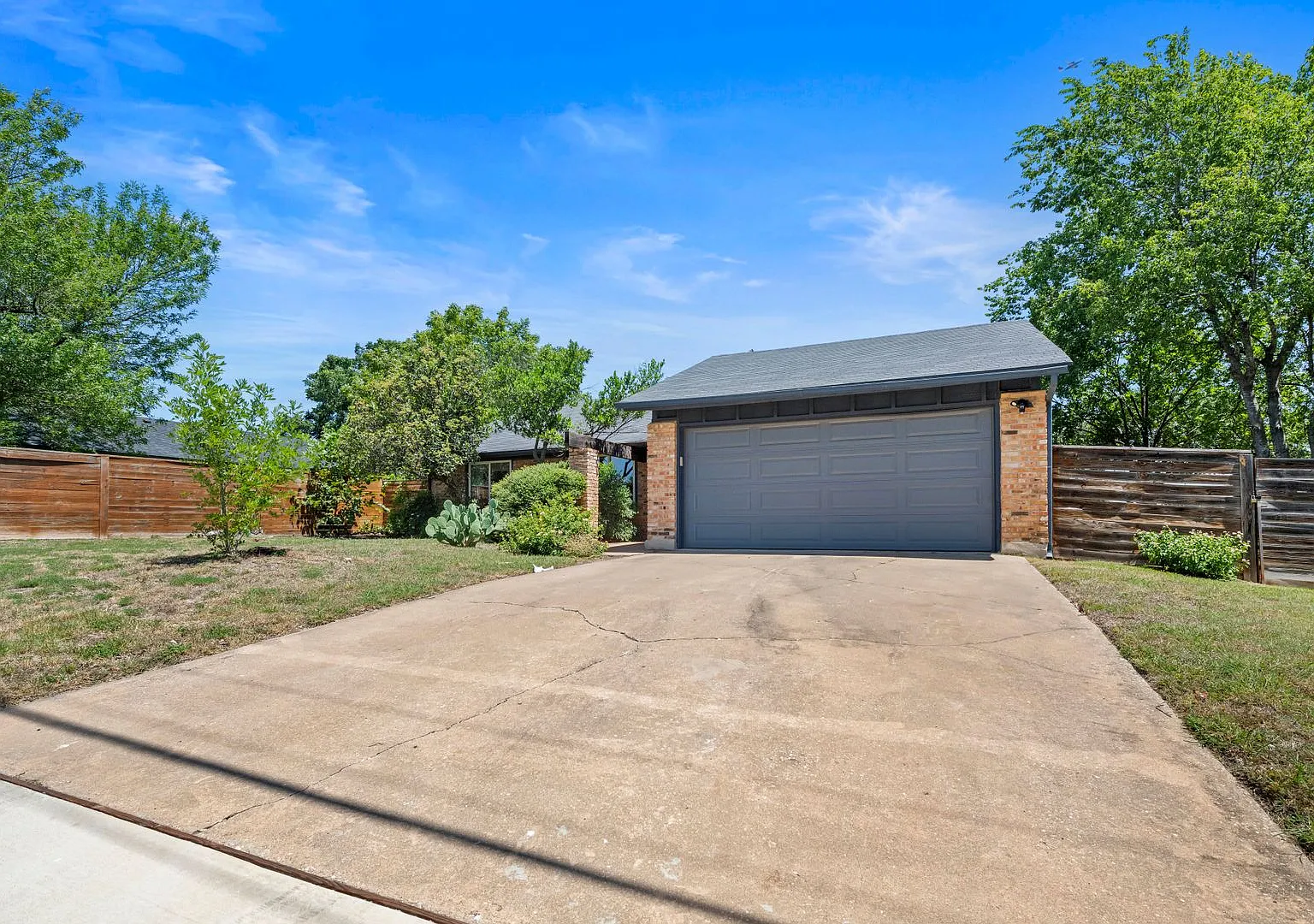 Bright 3-Bedroom Austin Home with Fenced Backyard & 2-Car Garage - Available Sept 1st — Photo 4