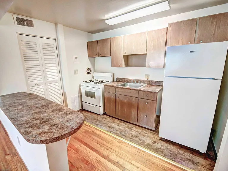 HIckory Heights Apartments — Photo 18