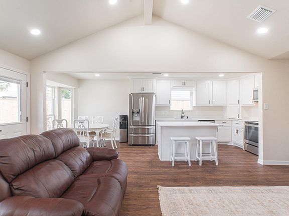 4th image of 4913 Deerwood Cir