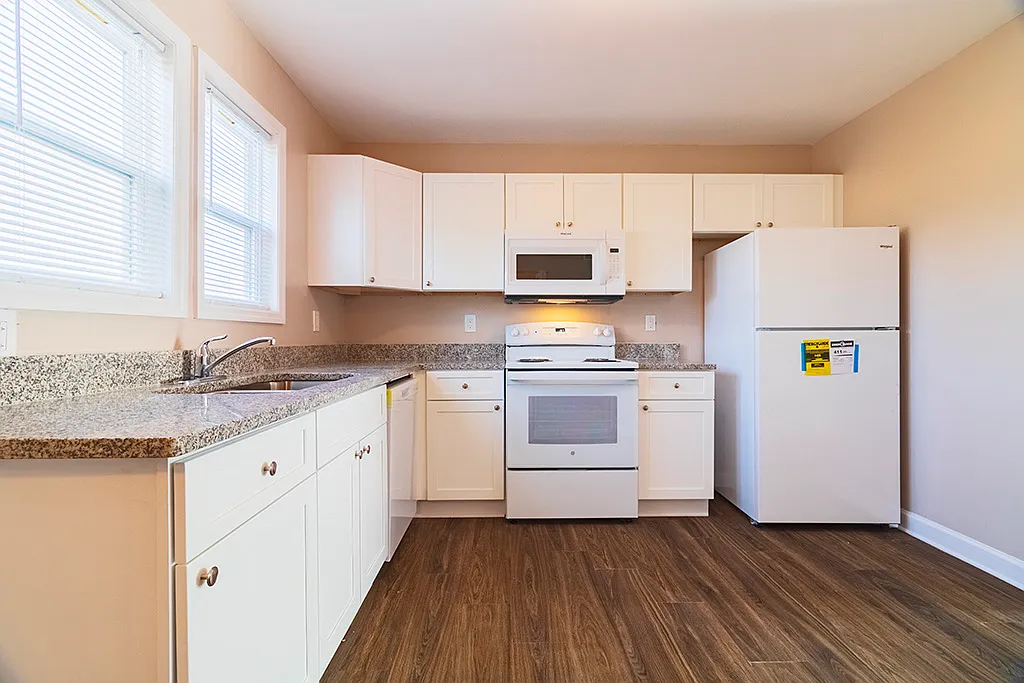 Bloomfield Townhomes — Photo 3