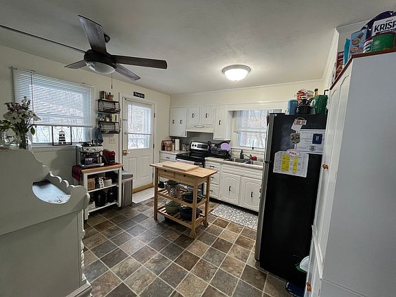 3rd image of 3 Pinewood Dr