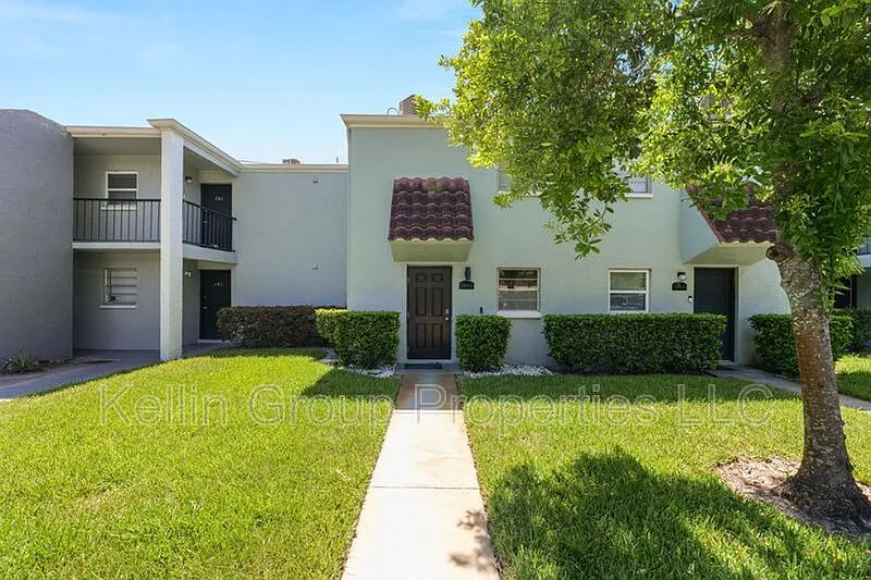 2 bed, 1.5 bath, 1088 sqft, $1,575 — Photo 2