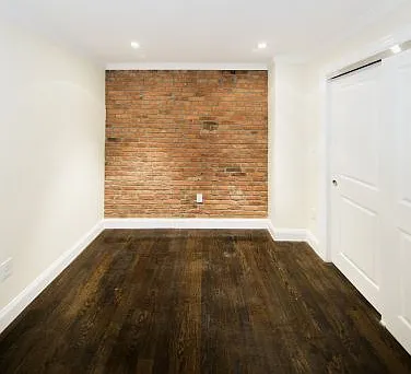 441 E 9th St — Photo 11