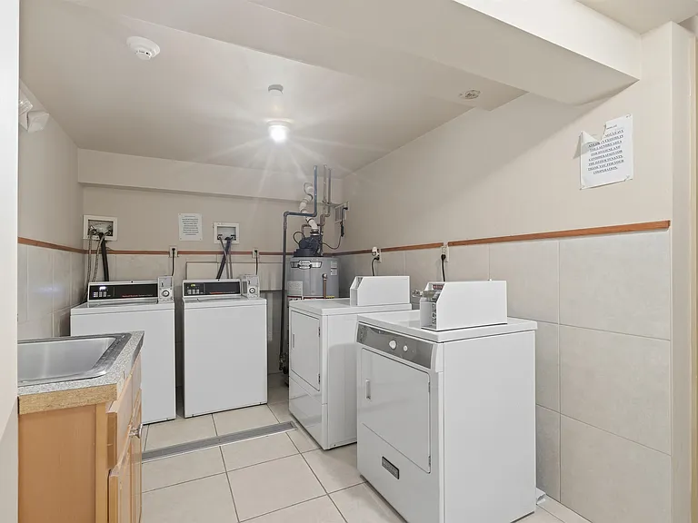 21 Saint Pauls Ave #1 — Photo 20