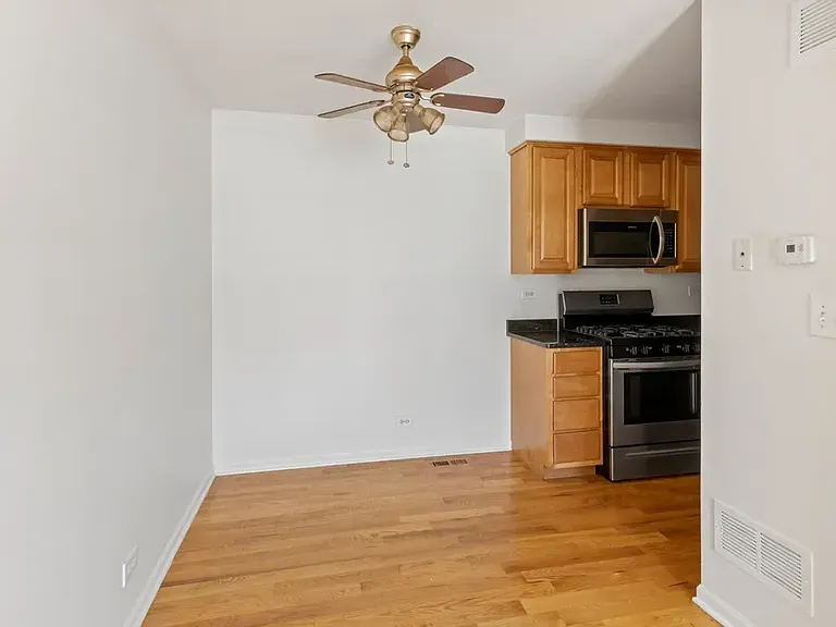 112 Surrey Dr — Photo 3