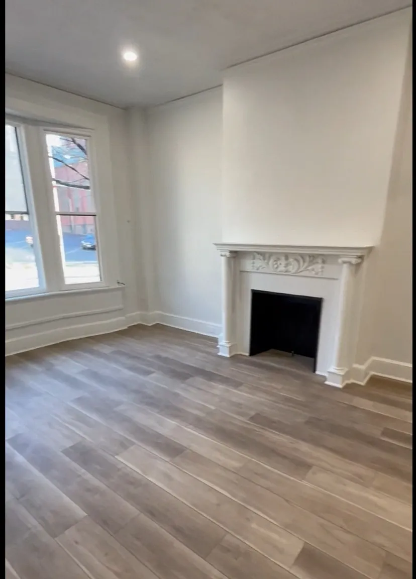 Studio, 700 sqft, $1,100 — Photo 1