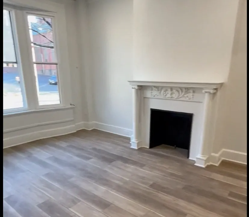 98 Chestnut St #1F