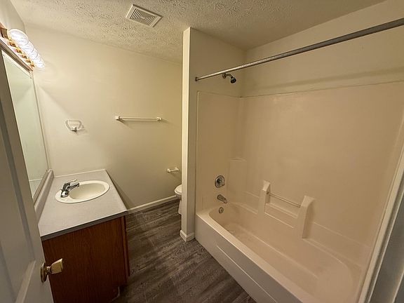 5th image of 315 N Jackson St APT 4