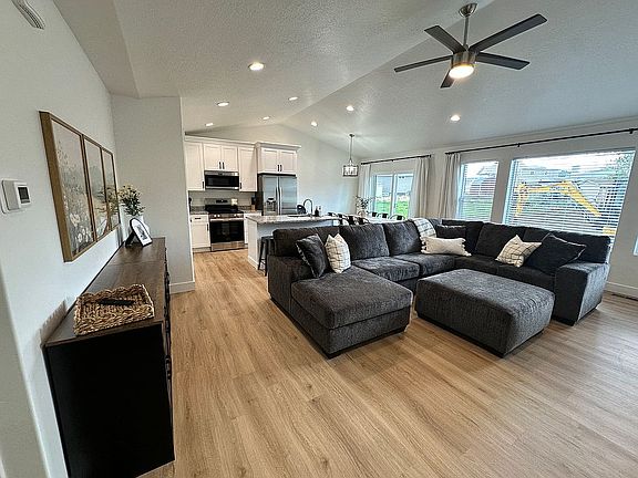 4th image of 379 N Sunrise Dr