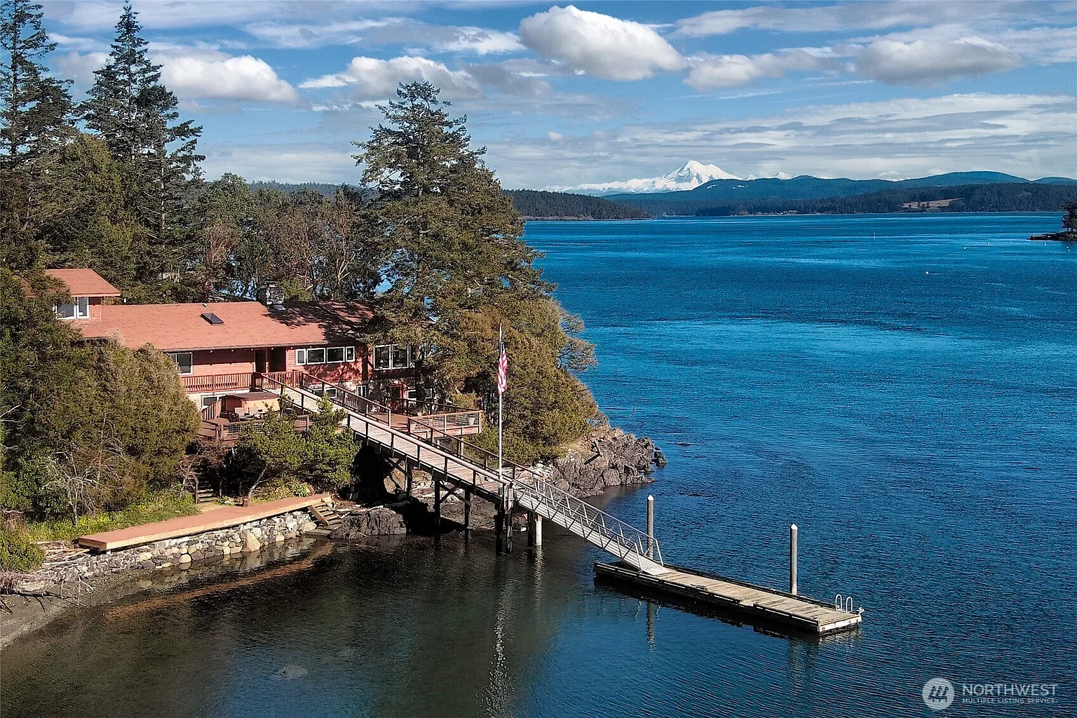 15 Brown Island photo 1