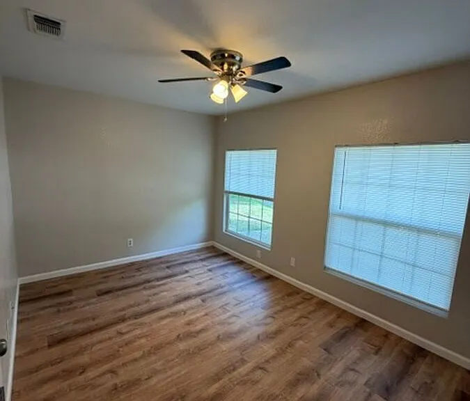 815 Cedar Oaks Ln — Photo 11