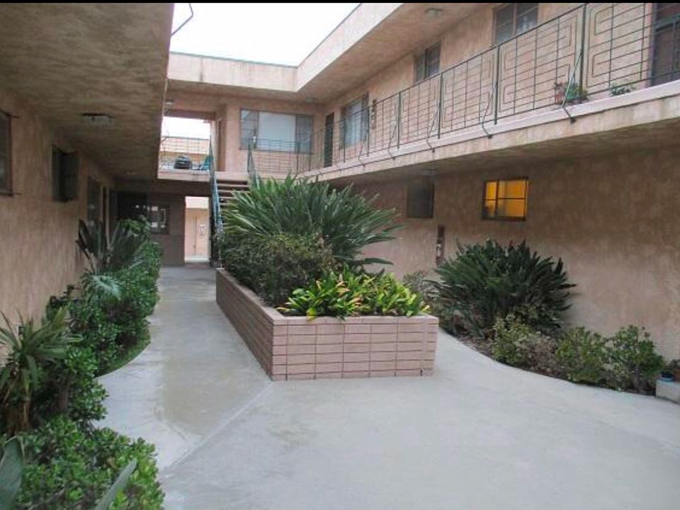 1st image of 701 Meyer Ln #L