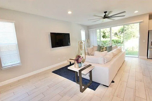 534 Lake Wildmere Cv — Photo 7