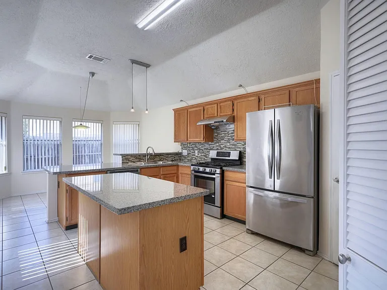 1226 Berrystone Trl — Photo 10