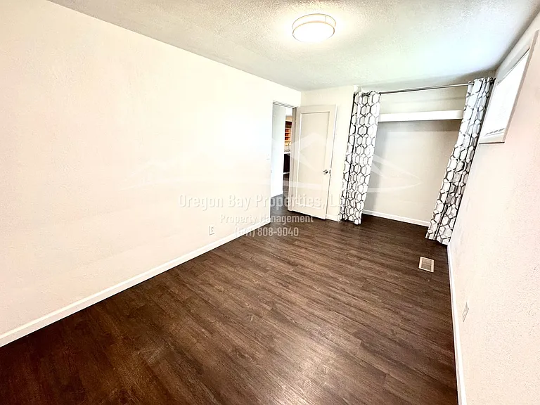 270 S Morrison St — Photo 10
