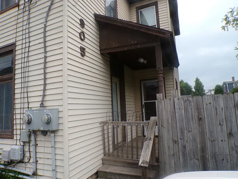 905 Beech St — Photo 1