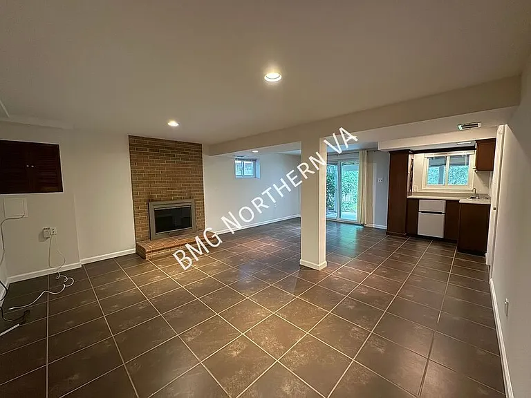 5406 Gainsborough Dr — Photo 26