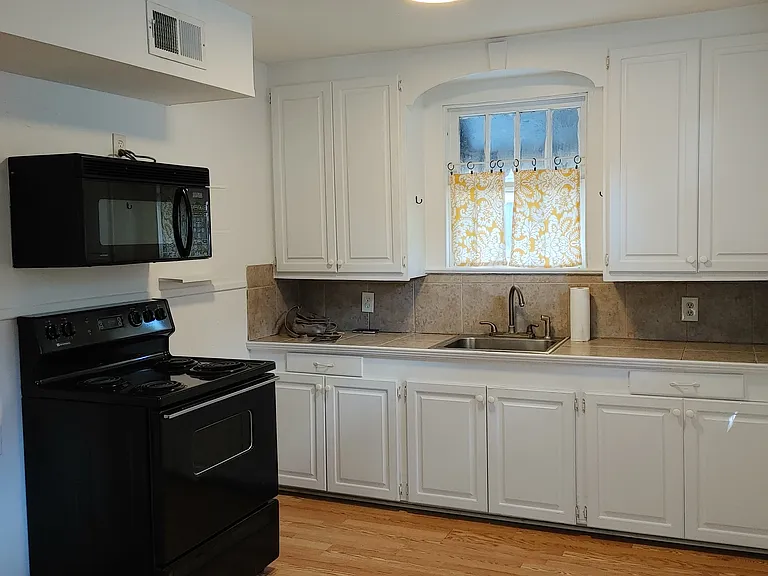 551 Glenmore Ave — Photo 5