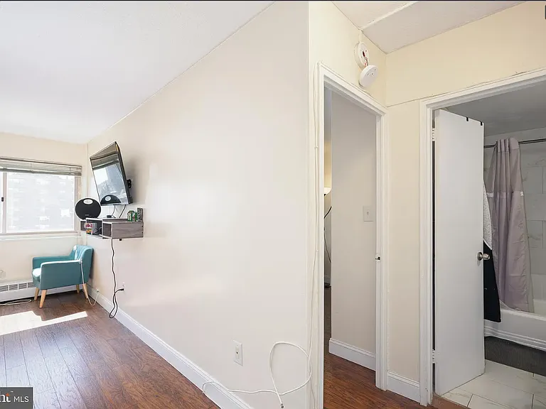 2101 Chestnut St #1110 — Photo 6
