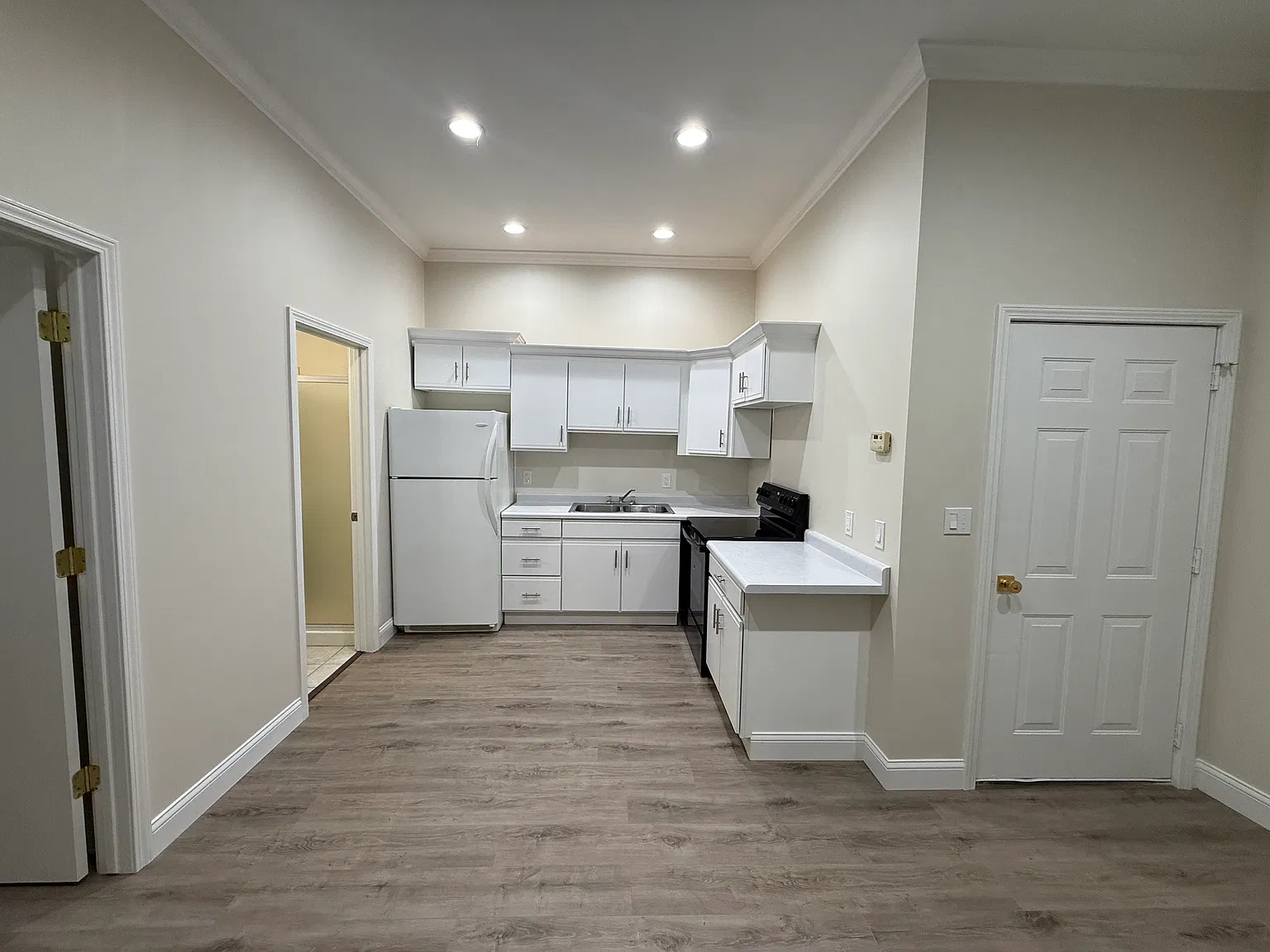1 bed, 400 sqft, $850 — Photo 2