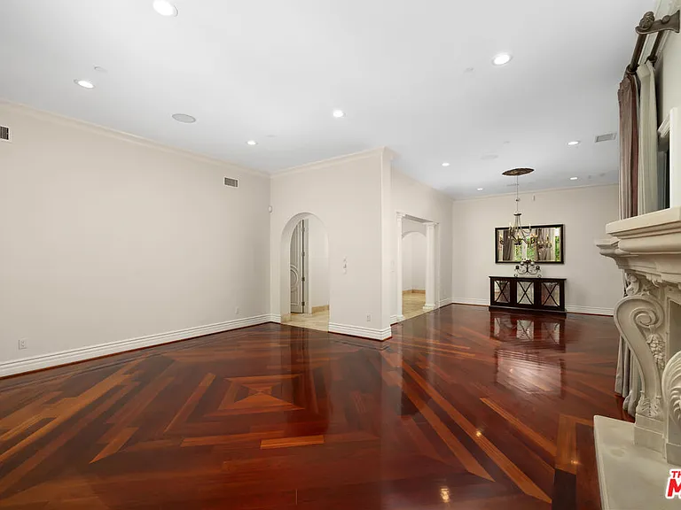 314 N Palm Dr — Photo 11