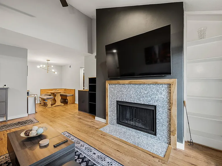 1860 White Oak Dr #242 — Photo 4