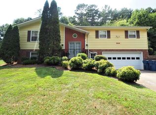 135 Valley Rd, Hickory, NC 28601