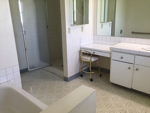 3rd image of 2119 Holly Ave
