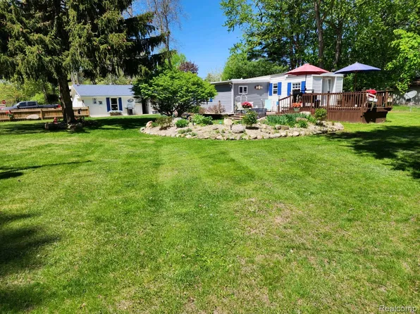 271 Hemlock St, Gladwin, MI 48624