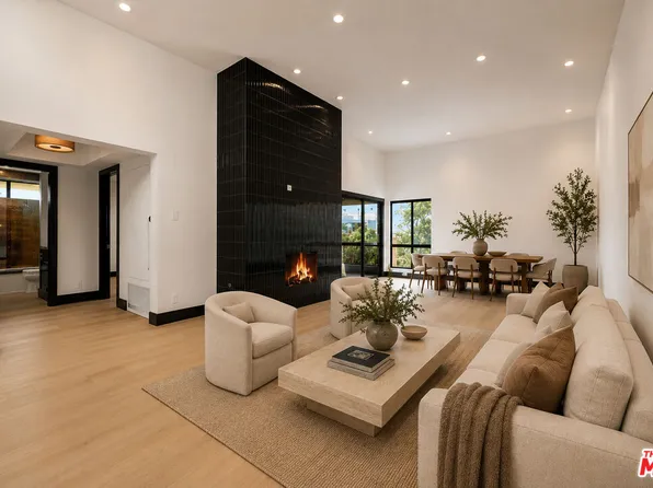 9025 Keith Ave APT 302, West Hollywood, CA 90069