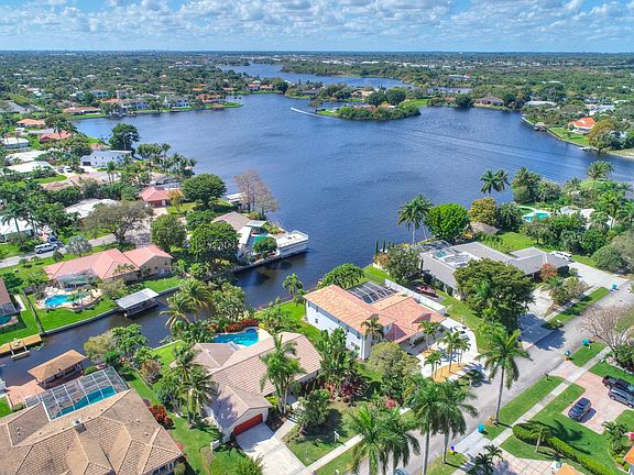 5th image of 752 SW 36th Ave