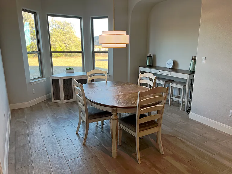 Kitchenette / Breakfast Nook