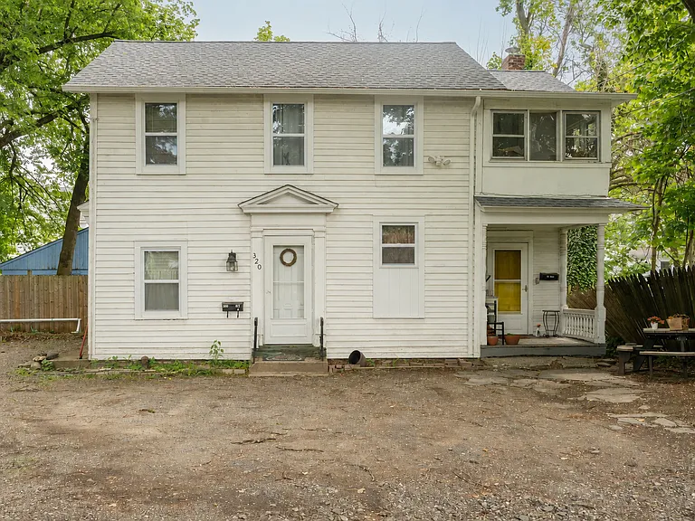 320 Albany Ave #2 — Photo 1
