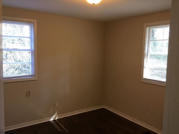 4th image of 829 Sandy Creek Dr NW