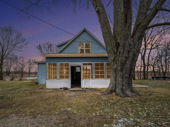 12525 Holden Rd, Buchanan, MI 49107