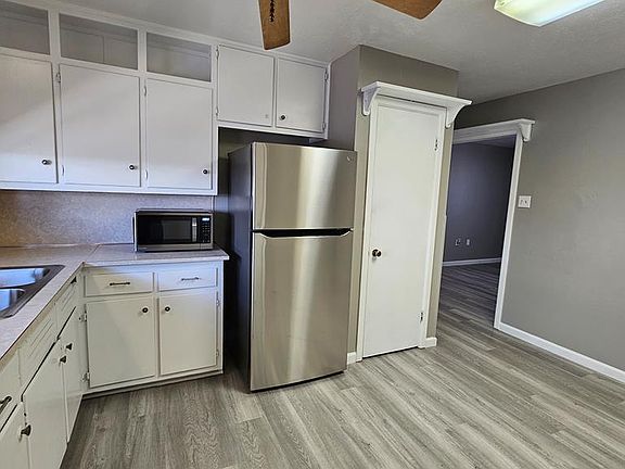 3rd image of 1519 E 43rd St