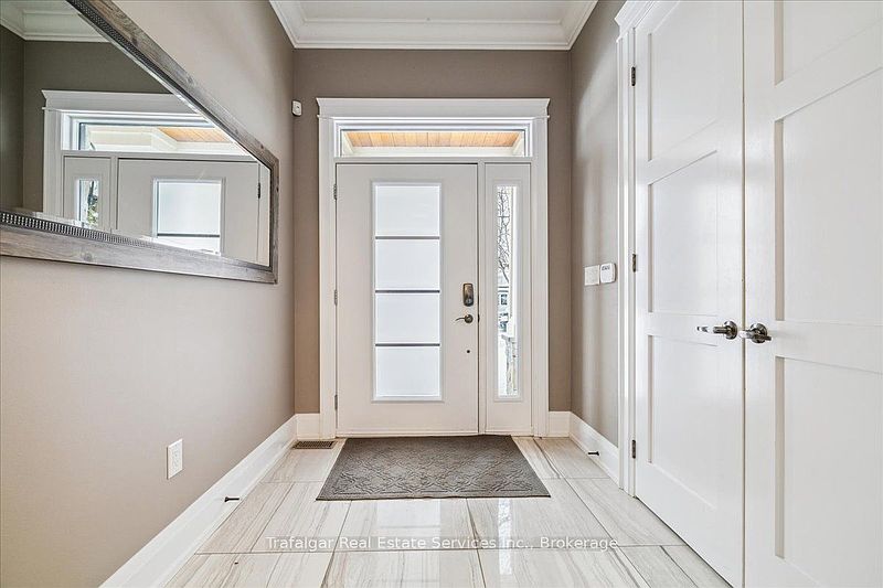 Burlington House for rent - 5 Bedrooms — photo 4