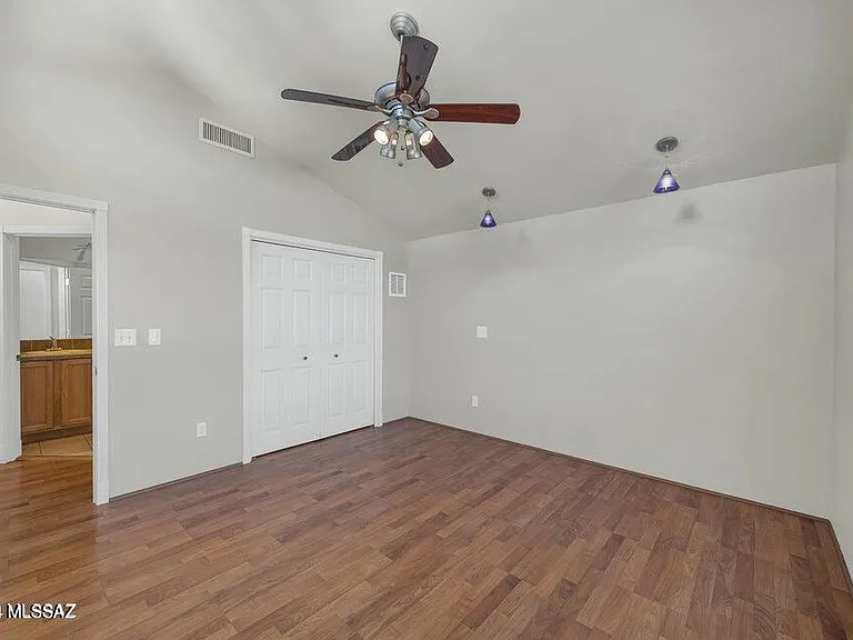 1231 E Linden St — Photo 10