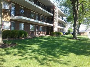 2040 N Pine St APT 15, Waukegan, IL 60087