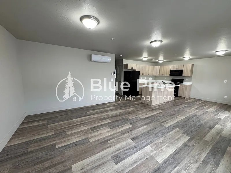 Building Photo - 3570 Colt Cir #4
