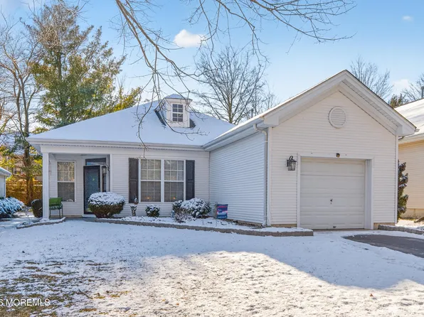 16 Spring Meadow Drive, Lakewood, NJ 08701