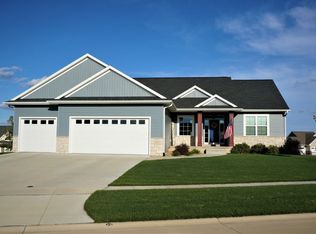 370 Kilbirnie Rd, Robins, IA 52328