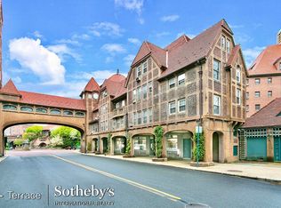 10 Station Sq APT R52, Forest Hills, NY