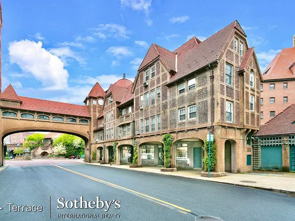 10 Station Sq APT R52, Forest Hills, NY 11375