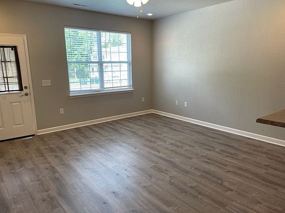 3rd image of 601/603 W Laharpe St