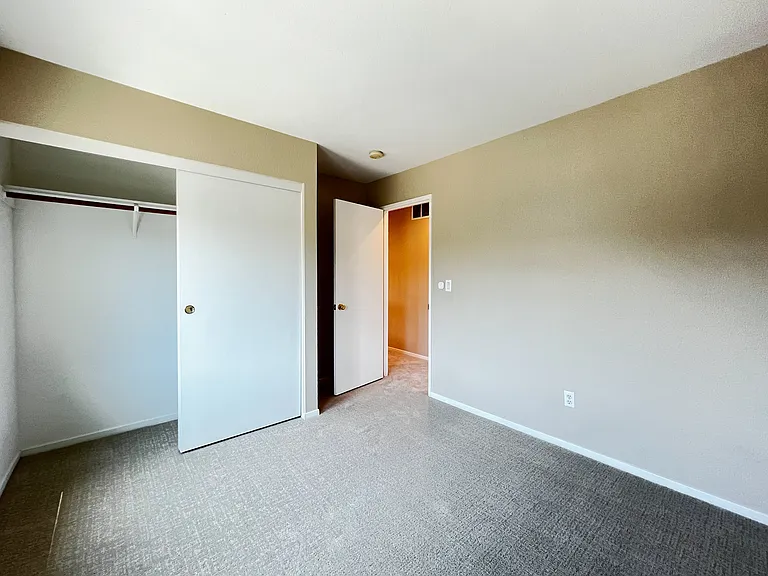 124 Northampton Ln — Photo 14